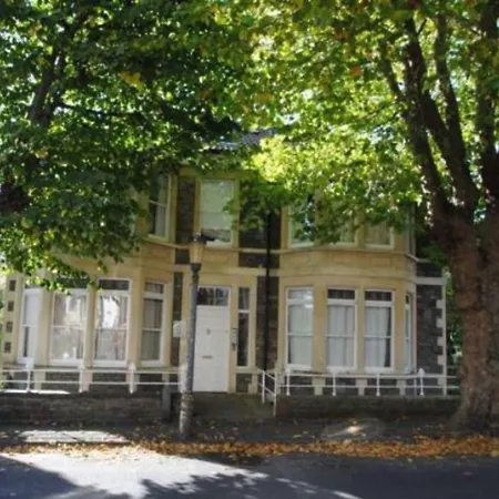 Modern 2 Double Bedroom Flat Near Gloucester Road *